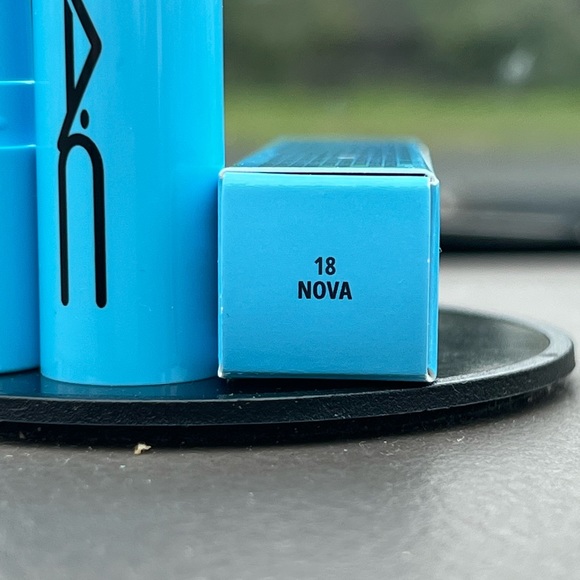 MAC Squirt Plumping Gloss Stick in Nova - Picture 7 of 14